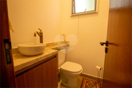 Casa à venda com 4 quartos, sendo 1 suíte,  no condomínio Sítio das Hortências, São Roque - SP