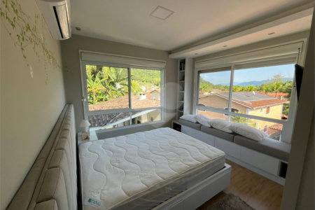 Casa à venda com 2 suítes no condomínio Recanto da Lagoinha, Ubatuba - SP