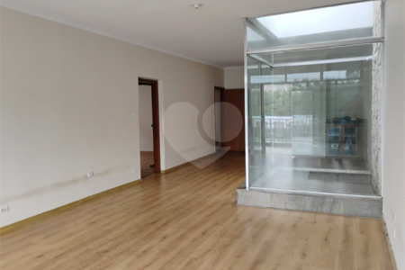 Sobrado à venda com 3 quartos, sendo 1 suíte,  em Jardim Jabaquara, São Paulo, SP
