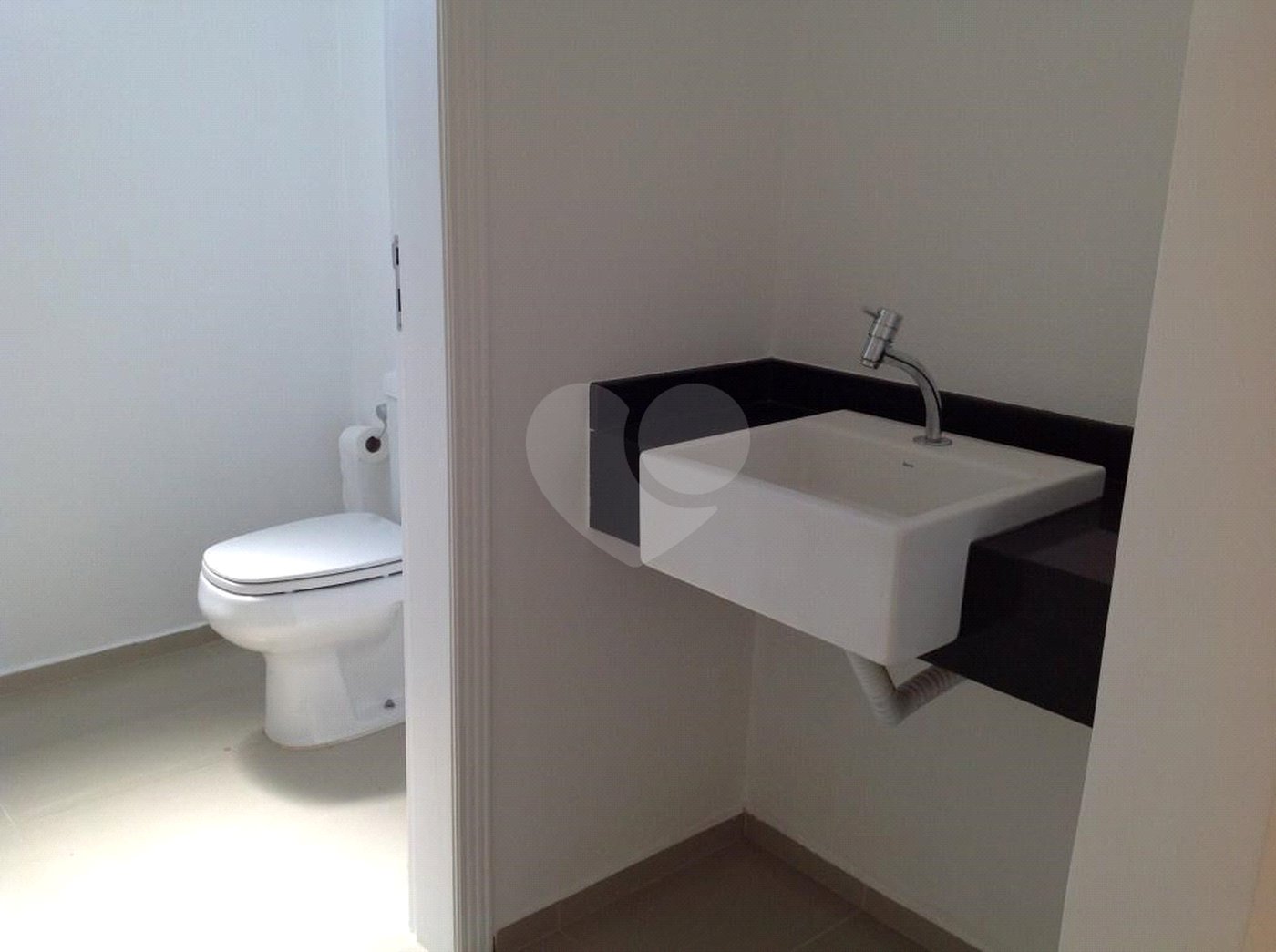 Casa à venda com 3 quartos, sendo 2 suítes,  no condomínio Real Park - Vila Oliveira, Mogi das Cruzes - SP