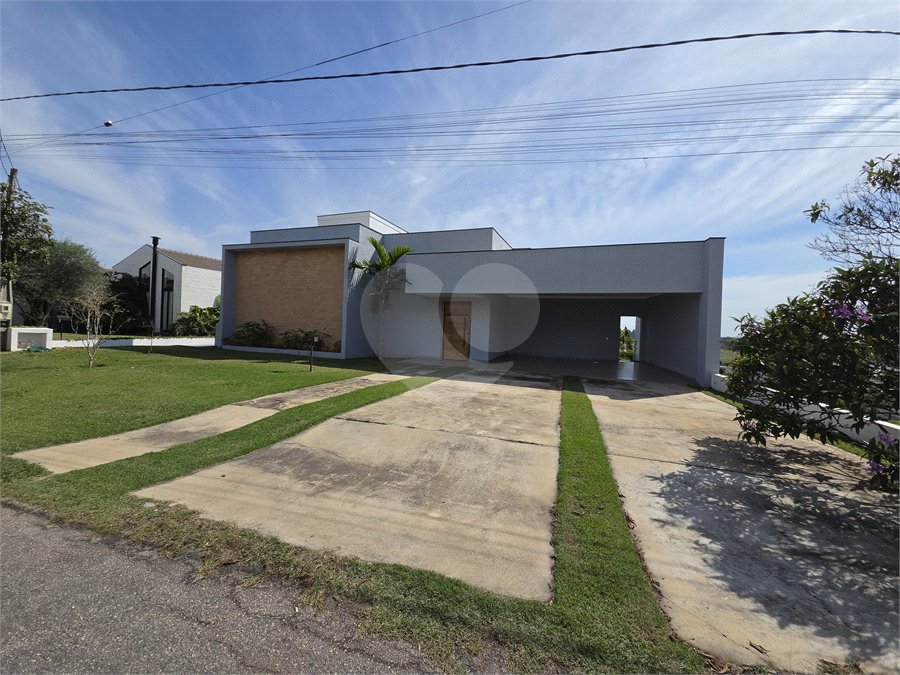 Casa à venda com 3 suítes no condomínio Village Ipanema I, Araçoiaba da Serra - SP