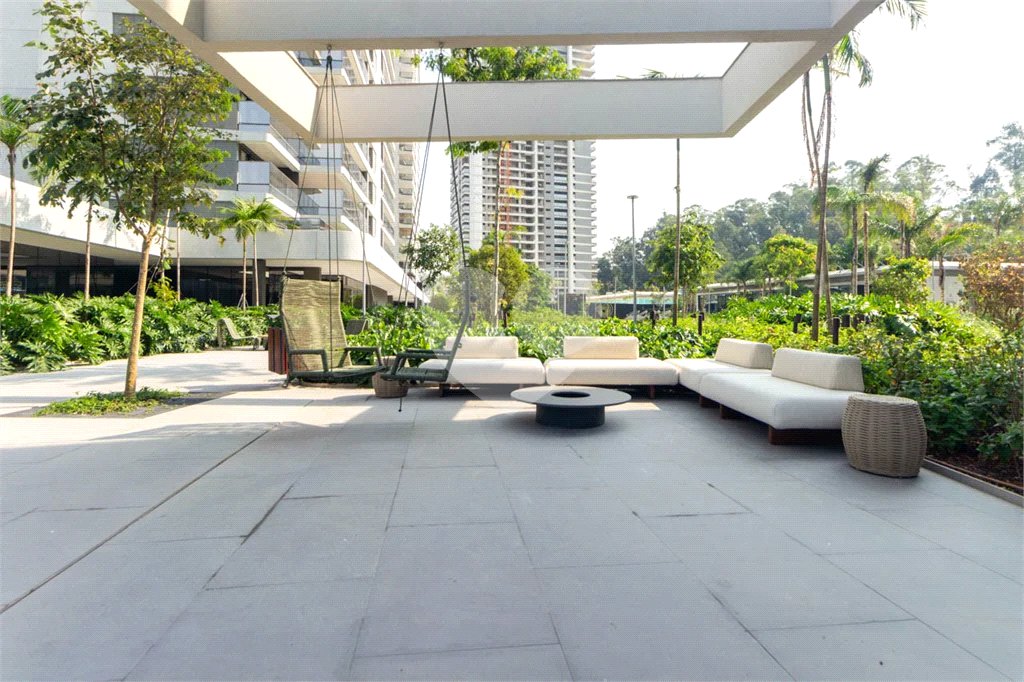 Apartamento à venda com 3 suítes em Jardim Morumbi, São Paulo, SP