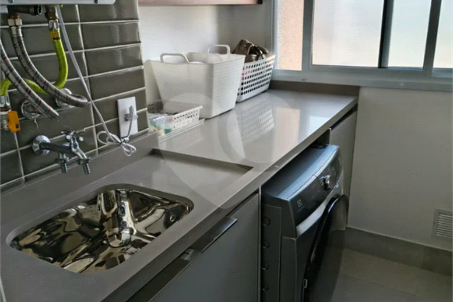 Apartamento com ar condicionado e varanda com churrasqueira semi novo, condominio entregue em 2024 com lazer completo.