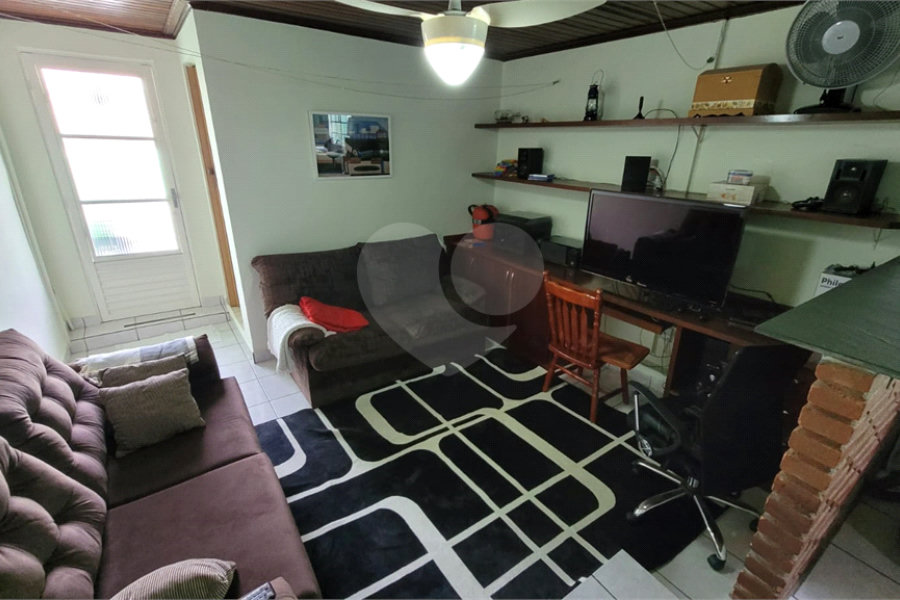 Casa à venda com 4 quartos, sendo 1 suíte, em Parque Maria Domitila, São Paulo, SP