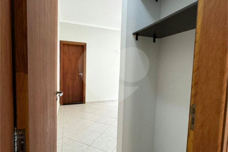 Casa à venda com 3 quartos, sendo 1 suíte, no condomínio Bella Vita, Atibaia - SP