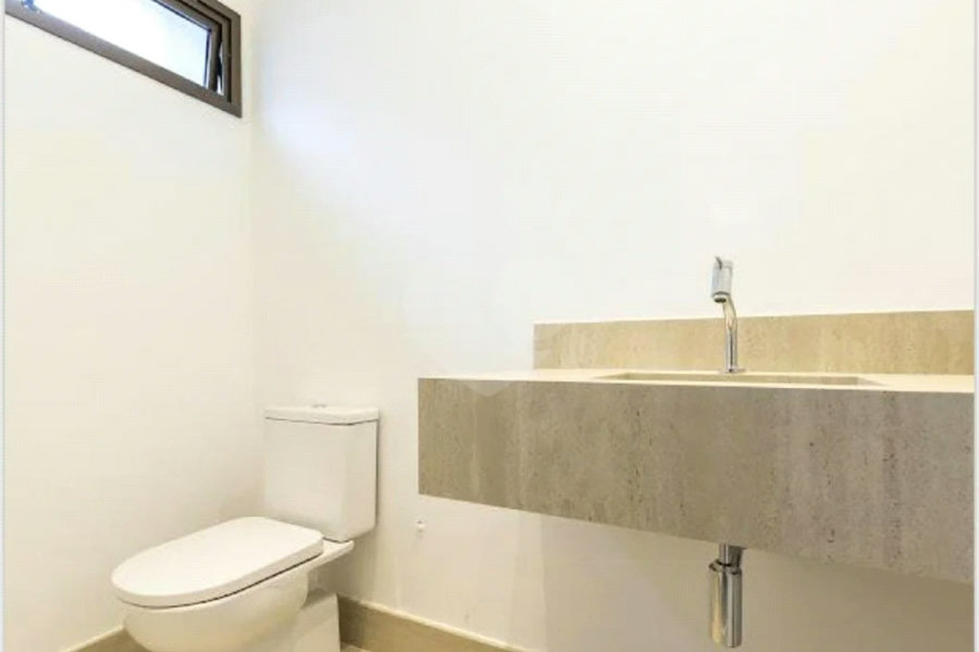 Casa à venda com 3 quartos, sendo 2 suítes, no condomínio Residencial Erika, São Paulo - SP