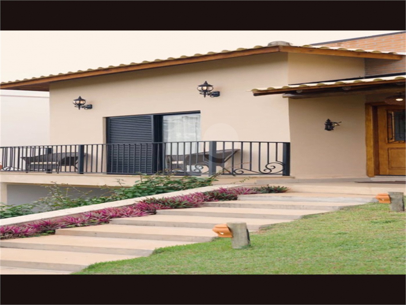 Casa à venda com 4 quartos, sendo 2 suítes,  no condomínio Riviera de Santa Cristina XIII, Paranapanema - SP