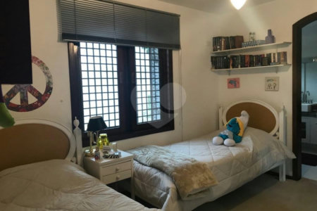 Casa à venda com 5 quartos, sendo 2 suítes,  em Jardim Everest, São Paulo, SP