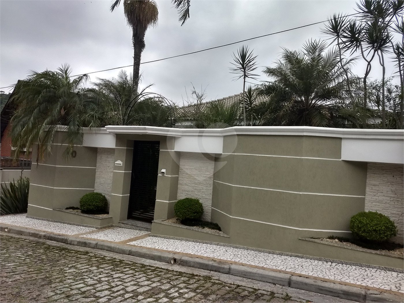 Casa Térrea à venda ou para alugar com 4 suítes em Horto, São Paulo, SP