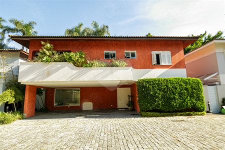 Casa à venda com 4 quartos, sendo 2 suítes, no condomínio Parque das Arvores, São Paulo - SP