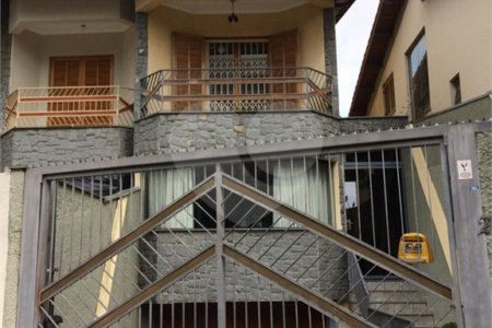 Sobrado à venda com 4 quartos, sendo 1 suíte, em Jardim Pinheiros, São Paulo, SP