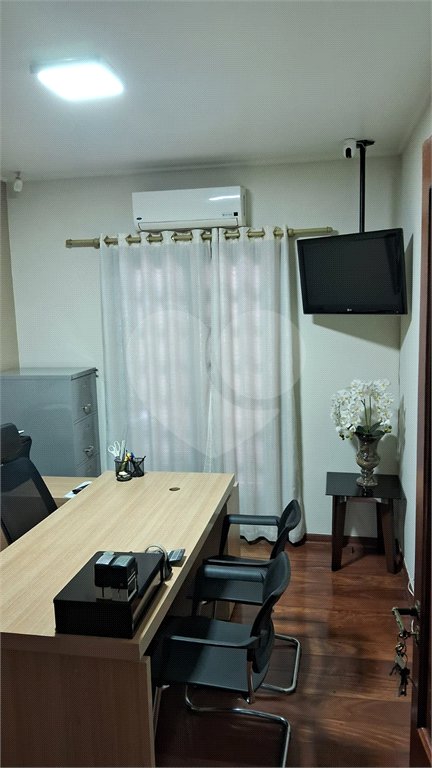 Sobrado à venda com 4 quartos, sendo 2 suítes, em Jardim Quisisana, Poços de Caldas, MG
