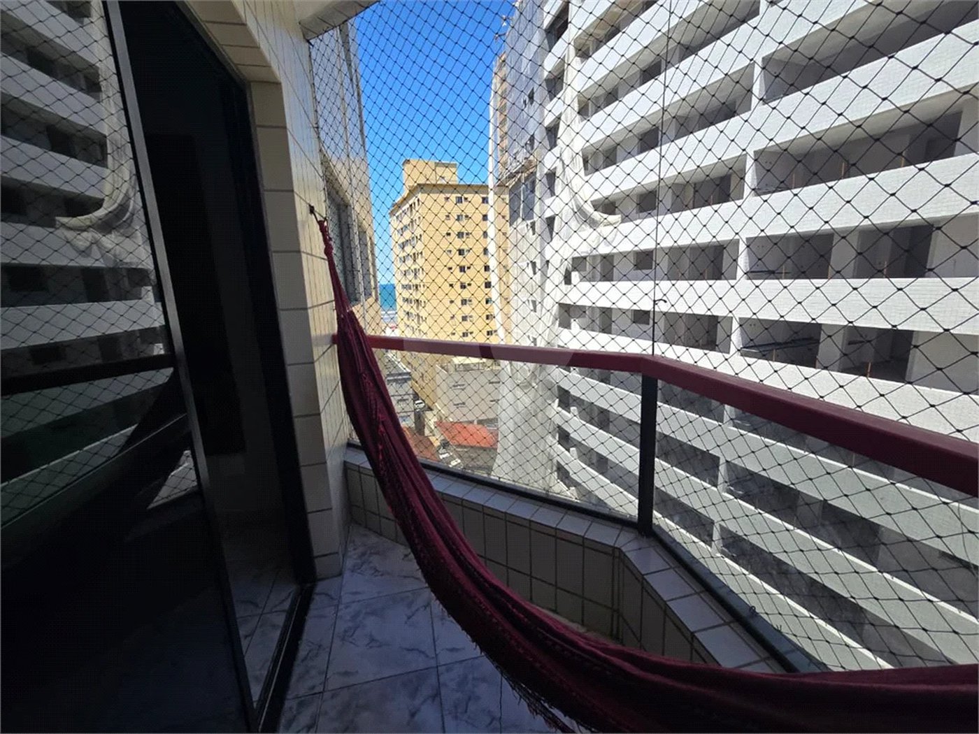 Belíssimo apartamento recém reformado na Praia Grande.