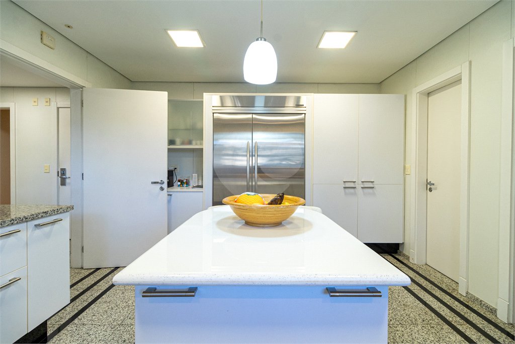 Apartamento à venda com 5 suítes em Moema, São Paulo, SP
