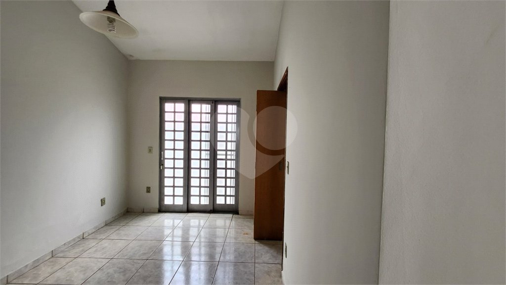 Casa à venda com 2 quartos, sendo 1 suíte, em Vila Suconasa, Araraquara, SP