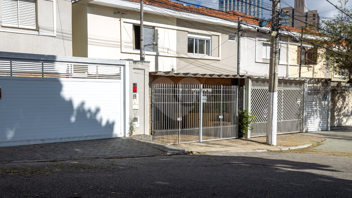 Casa à venda com 3 quartos, sendo 1 suíte, em Vila Cordeiro, São Paulo, SP