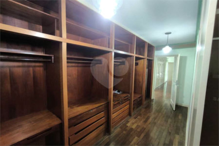 Casa à venda com 5 quartos, sendo 3 suítes,  em Brooklin Paulista, São Paulo, SP