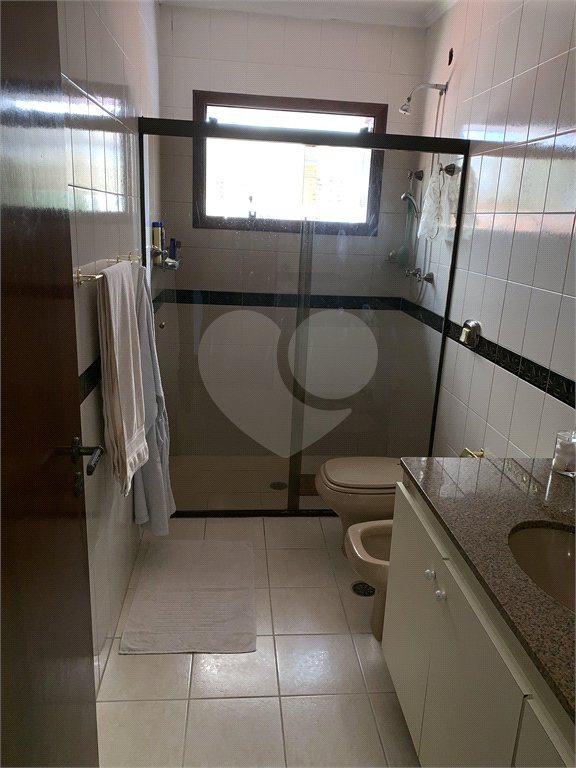 Casa à venda com 4 quartos, sendo 3 suítes, em Jardim das Vertentes, São Paulo, SP