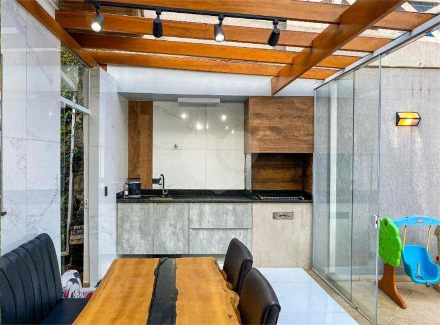 Casa à venda ou para alugar com 4 suítes no condomínio Associação Reserva das Hortênsias, Mairiporã - SP