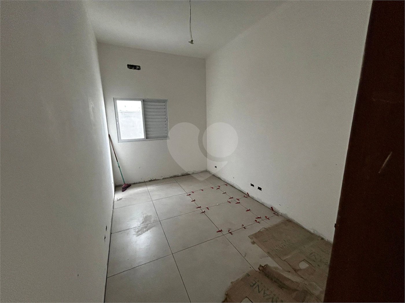 Casa à venda com 3 quartos, sendo 1 suíte,  no condomínio Lago dos Ipês, Itapetininga - SP