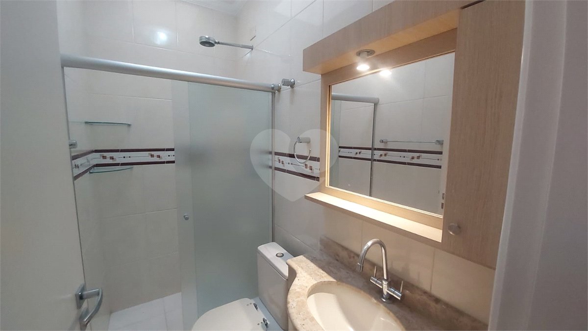Casa para alugar com 3 quartos, sendo 1 suíte, no condomínio Santanna, São Paulo - SP