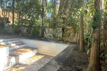Casa à venda com 3 quartos, sendo 2 suítes, em Morumbi, São Paulo, SP