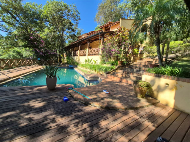 Casa à venda com 3 quartos, sendo 1 suíte,  no condomínio Parque Petrópolis 4 Secção, Mairiporã - SP