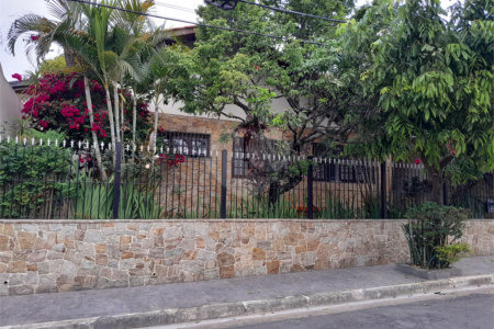 Casa Térrea à venda com 4 quartos, sendo 1 suíte, em Parque Continental, São Paulo, SP