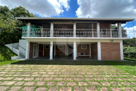 Casa à venda com 5 quartos, sendo 3 suítes, no condomínio Estância Marambaia, Vinhedo - SP