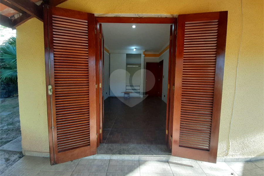 Casa à venda com 5 quartos, sendo 1 suíte, no condomínio Alpes de Mairiporã, Mairiporã - SP