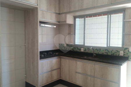 Casa à venda com 3 quartos, sendo 1 suíte, em Parque Industrial, São José dos Campos, SP