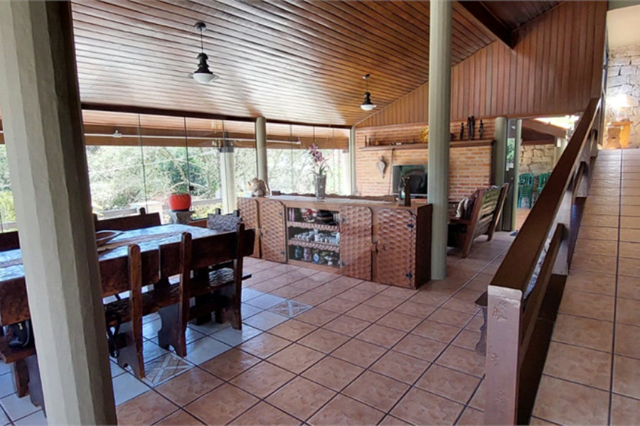Casa à venda com 3 quartos, sendo 2 suítes, no condomínio Alpes de Caieiras, Caieiras - SP