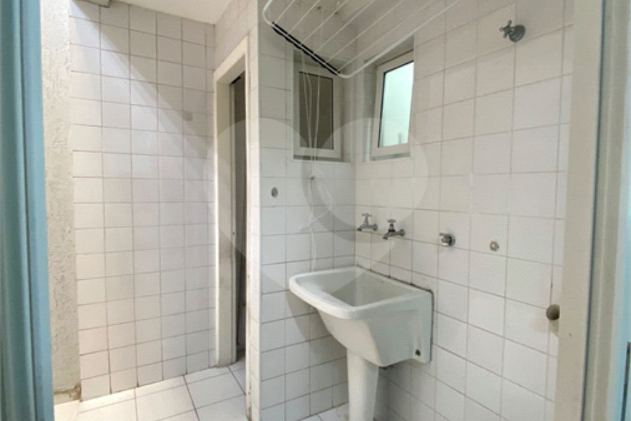 Casa à venda com 3 quartos, sendo 1 suíte, no condomínio Village Santa Cecilia, São Paulo - SP