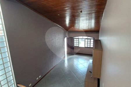 Sobrado à venda com 3 quartos, sendo 1 suíte,  em Jardim Pinheiros, São Paulo, SP