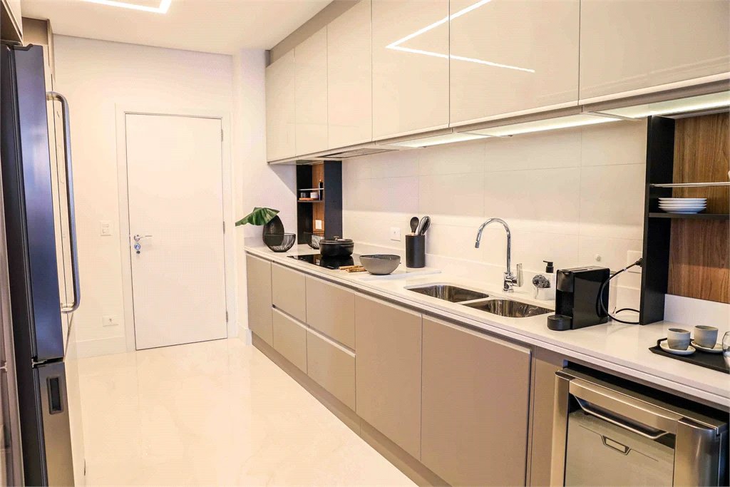 Apartamento à venda com 4 suítes em Real Parque, São Paulo, SP