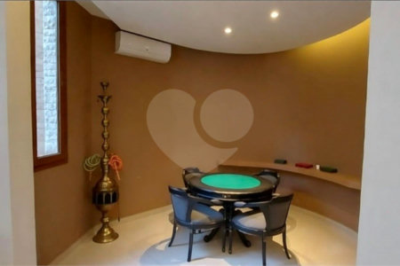 Casa à venda com 5 quartos, sendo 4 suítes, no condomínio Portal dos Oitis, Araraquara - SP