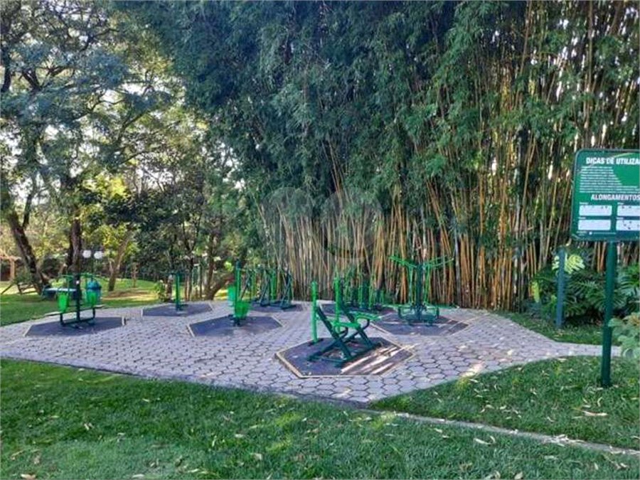 Casa à venda com 3 suítes no condomínio Golf Village, Carapicuíba - SP