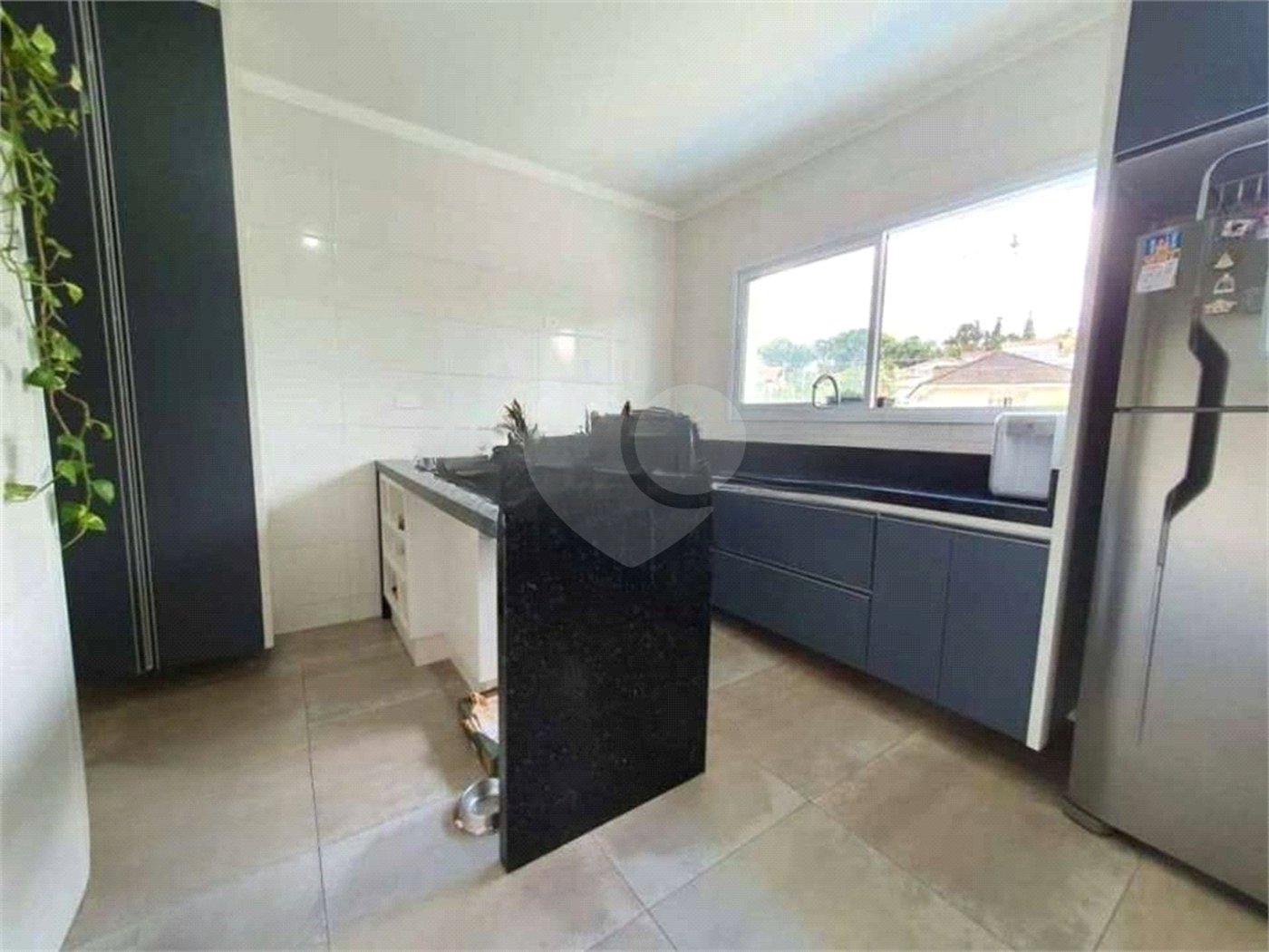 Sobrado à venda com 4 quartos, sendo 3 suítes, em Tremembé, São Paulo, SP