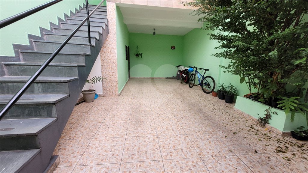 Casa à venda com 4 quartos, sendo 1 suíte, em Parque Maria Domitila, São Paulo, SP
