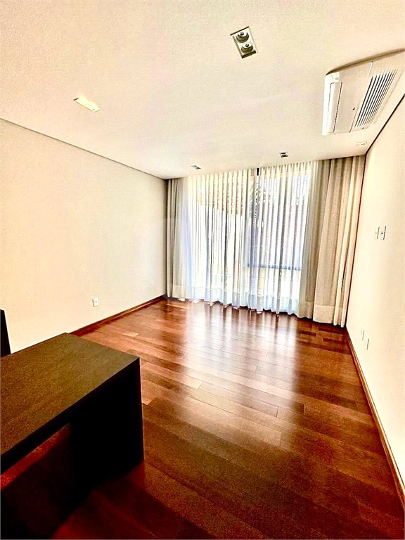 Casa à venda com 4 quartos, sendo 3 suítes, no condomínio Residencial Tivoli Park, Sorocaba - SP