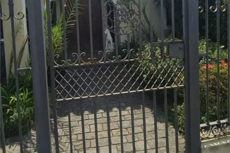 Casa à venda com 4 quartos, sendo 2 suítes, no condomínio Comendador Elias Jafet, São Paulo - SP