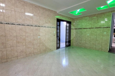 Sobrado à venda com 3 quartos, sendo 1 suíte,  em Jardim Ana Rosa, Suzano, SP