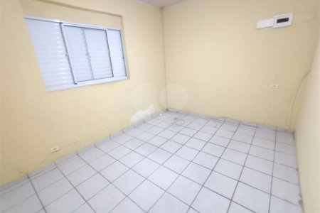 Sobrado à venda com 3 quartos em Sítio Pinheirinho, São Paulo, SP