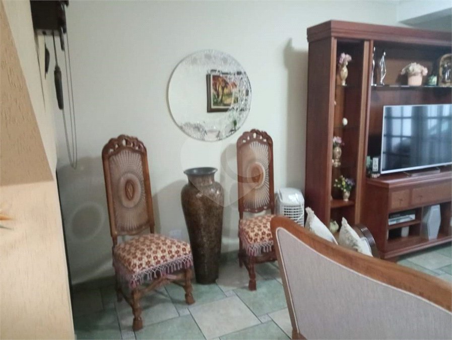Casa à venda com 3 quartos, sendo 2 suítes, em Vila Flávio, Mogi das Cruzes, SP