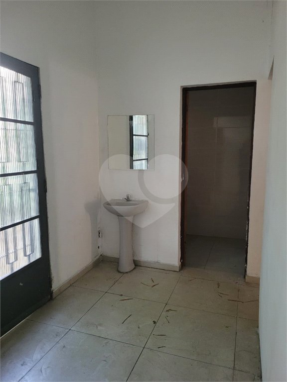 Salão para alugar em Vila Romanópolis, Ferraz de Vasconcelos, SP