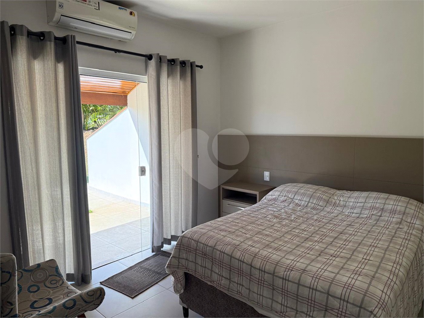 Casa à venda com 3 quartos, sendo 1 suíte, no condomínio Vale do Lago, Sorocaba - SP