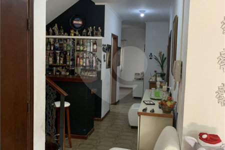 Sobrado à venda com 4 quartos, sendo 3 suítes,  em Jardim Alvinópolis, Atibaia, SP