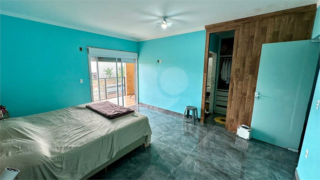 Sobrado a venda com 3 dormitorios sendo 1 suite com closet e varanda no bairro Arcoville