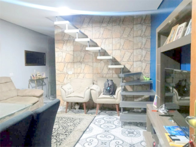 Sobrado à venda com 3 quartos no Brasilândia, São Paulo, SP