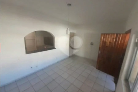 Sobrado á Venda com 200m² - Socorro
